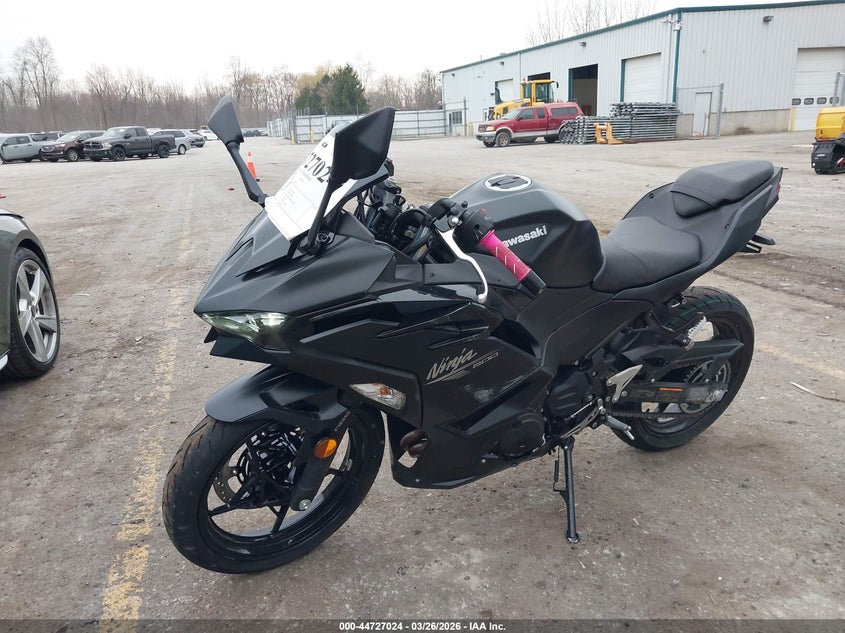 2026 Kawasaki Ninja VIN ML5EXGG11TDA79505 IAAI salvage auction — SIDE, Wait Title, sold $1,350 on 2026-07-21 (photo 2)
