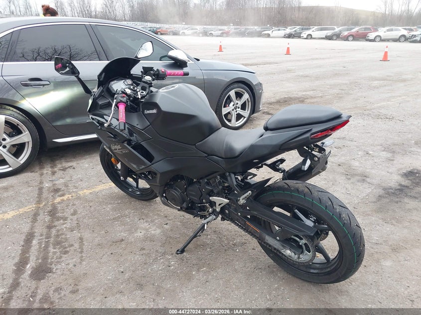 2026 Kawasaki Ninja VIN ML5EXGG11TDA79505 IAAI salvage auction — SIDE, Wait Title, sold $1,350 on 2026-07-21 (photo 3)