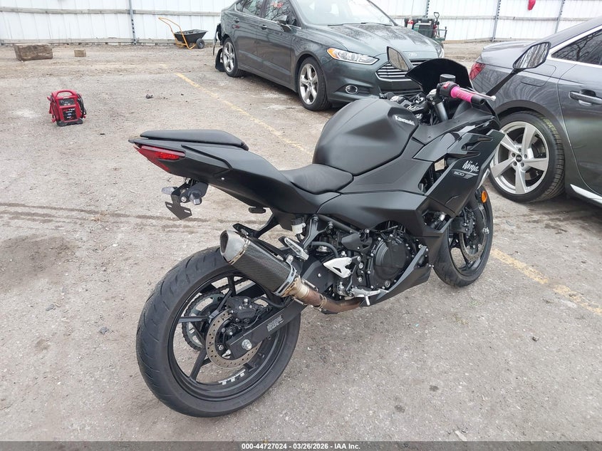 2026 Kawasaki Ninja VIN ML5EXGG11TDA79505 IAAI salvage auction — SIDE, Wait Title, sold $1,350 on 2026-07-21 (photo 4)