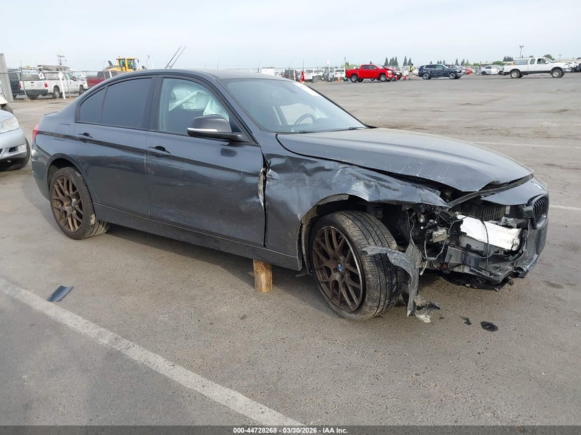 2014 BMW 3er VIN WBA3C1C56EK109332 IAAI salvage auction — RIGHT FRONT, Salvage (California), sold $25 on 2026-07-29 (photo 1)