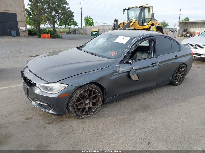 2014 BMW 3er VIN WBA3C1C56EK109332 IAAI salvage auction — RIGHT FRONT, Salvage (California), sold $25 on 2026-07-29 (photo 2)