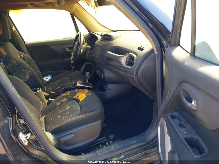 2015 Jeep Renegade VIN ZACCJABT4FPC24933 IAAI salvage auction — INTERIOR BURN, Salvage (California), sold $450 on 2026-07-28 (photo 5)