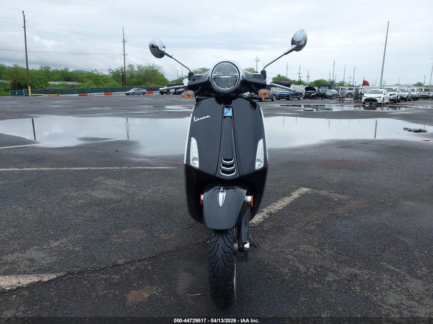 2023 Vespa - VIN ZAPM818G1P5910012 IAAI salvage auction — LEFT SIDE, Clear (Hawaii), sold $1,400 on 2026-07-07 (photo 5)