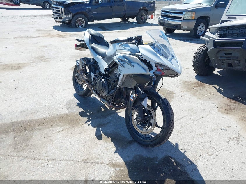 2025 Kawasaki Ninja VIN ML5EXGH19SDA53652 — IAAI salvage auction photo