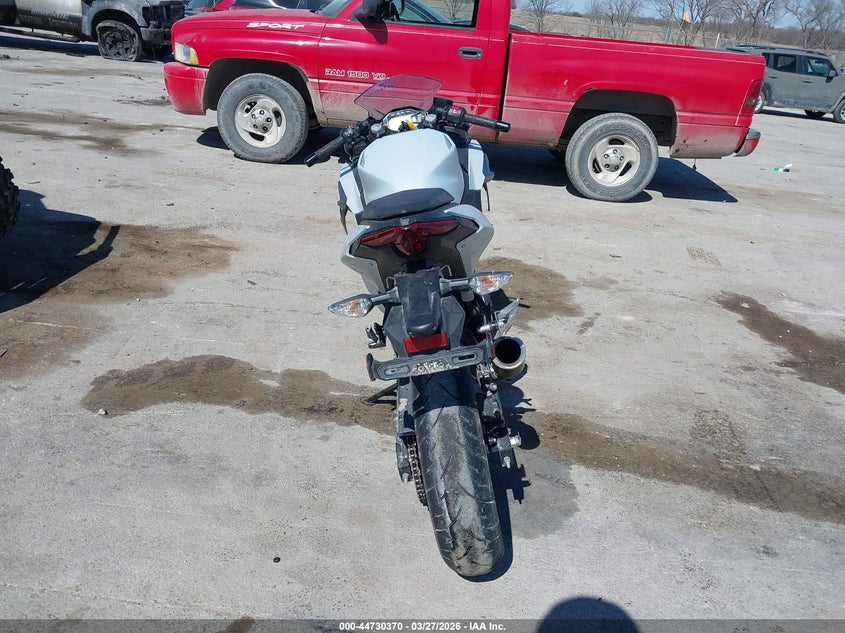2025 Kawasaki Ninja VIN ML5EXGH19SDA53652 IAAI salvage auction — RIGHT SIDE, Wait Title, sold $1,300 on 2026-07-08 (photo 6)