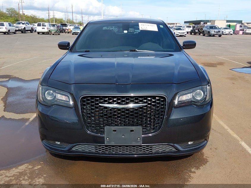 2019 Chrysler 300 VIN 2C3CCABG1KH559810 IAAI salvage auction — WATER/FLOOD, Salvage (Hawaii), sold $550 on 2026-08-18 (photo 6)