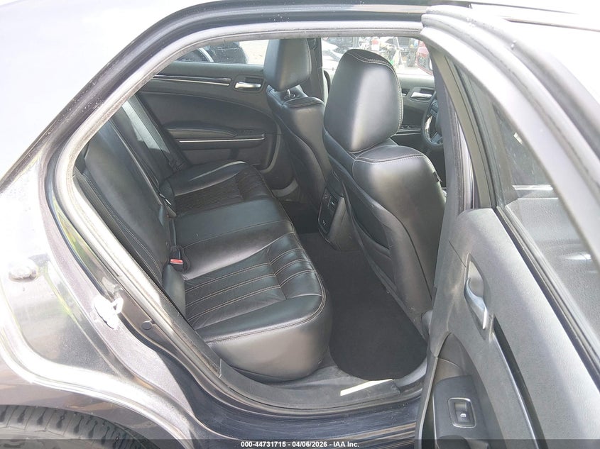 2019 Chrysler 300 VIN 2C3CCABG1KH559810 IAAI salvage auction — WATER/FLOOD, Salvage (Hawaii), sold $550 on 2026-08-18 (photo 8)
