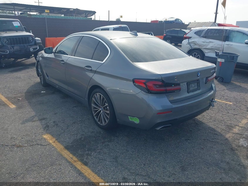 2023 BMW 5er VIN WBA13AG04PCM80945 IAAI salvage auction — LEFT FRONT, Wait Title, sold $17,850 on 2026-08-10 (photo 3)