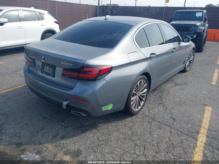 2023 BMW 5er VIN WBA13AG04PCM80945 IAAI salvage auction — LEFT FRONT, Wait Title, sold $17,850 on 2026-08-10 (photo 4)