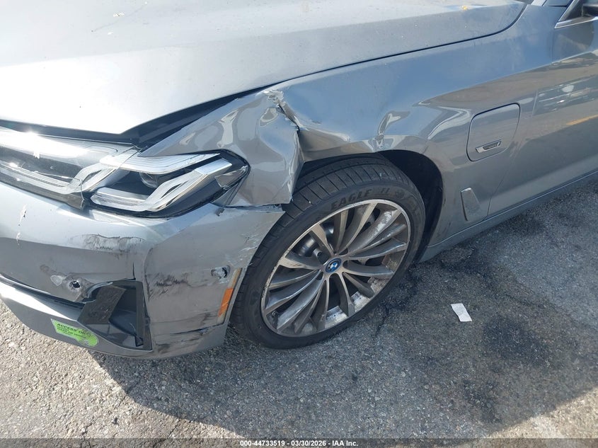 2023 BMW 5er VIN WBA13AG04PCM80945 IAAI salvage auction — LEFT FRONT, Wait Title, sold $17,850 on 2026-08-10 (photo 6)