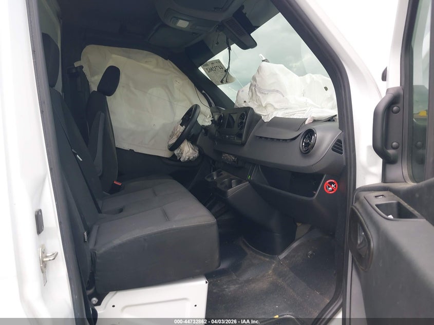 2024 Mercedes-benz Sprinter VIN W1X9N33Y4RN275091 IAAI salvage auction — FRONT END, Wait Title, sold $14,150 on 2026-07-22 (photo 5)