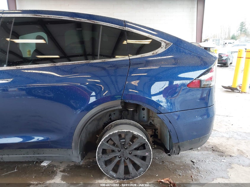 2019 Tesla Model x VIN 5YJXCAE2XKF183644 IAAI salvage auction — LEFT SIDE, Wait Title, sold $9,950 on 2026-07-16 (photo 6)