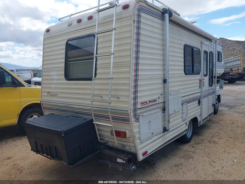 1989 Toyota Pickup VIN JT5VN94T9K0004756 IAAI salvage auction — SIDE, Salvage (California), sold $1,000 on 2026-07-15 (photo 4)