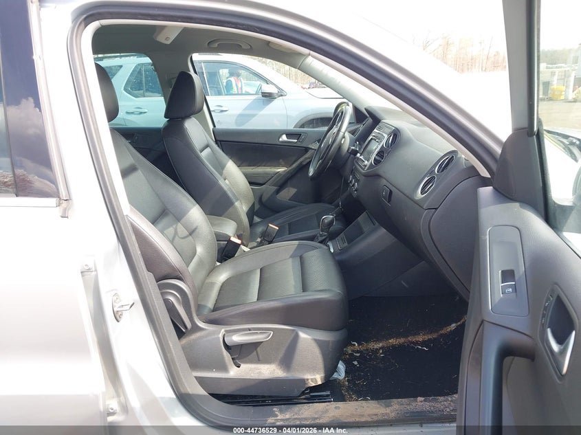 2012 Volkswagen Tiguan VIN WVGBV7AX5CW608320 IAAI salvage auction — RIGHT FRONT, Salvage (Delaware), sold $800 on 2026-08-05 (photo 5)