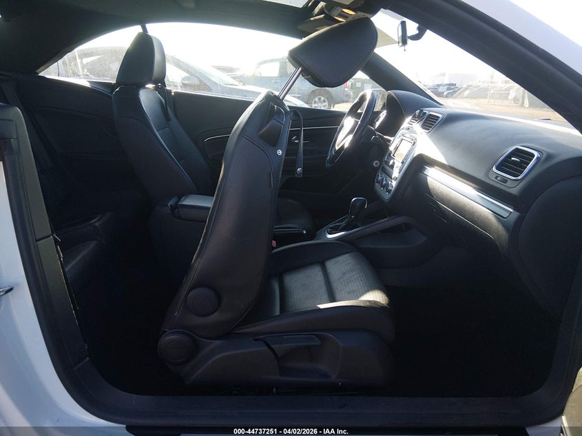 2014 Volkswagen Eos VIN WVWBW8AH2EV005107 IAAI salvage auction — FRONT END, Wait Title, sold $800 on 2026-08-11 (photo 5)