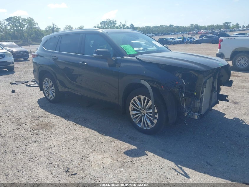 2024 Toyota Highlander VIN 5TDKDRAH4RS540189 IAAI salvage auction — FRONT END, Wait Title, sold $16,075 on 2026-07-16 (photo 1)