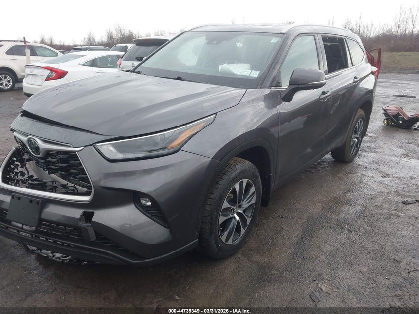 2022 Toyota Highlander VIN 5TDHZRBH6NS576051 IAAI salvage auction — FRONT END, Mv-907A (New York), sold $14,250 on 2026-07-16 (photo 2)