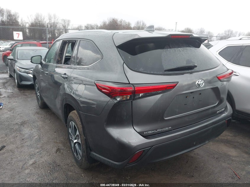 2022 Toyota Highlander VIN 5TDHZRBH6NS576051 IAAI salvage auction — FRONT END, Mv-907A (New York), sold $14,250 on 2026-07-16 (photo 3)