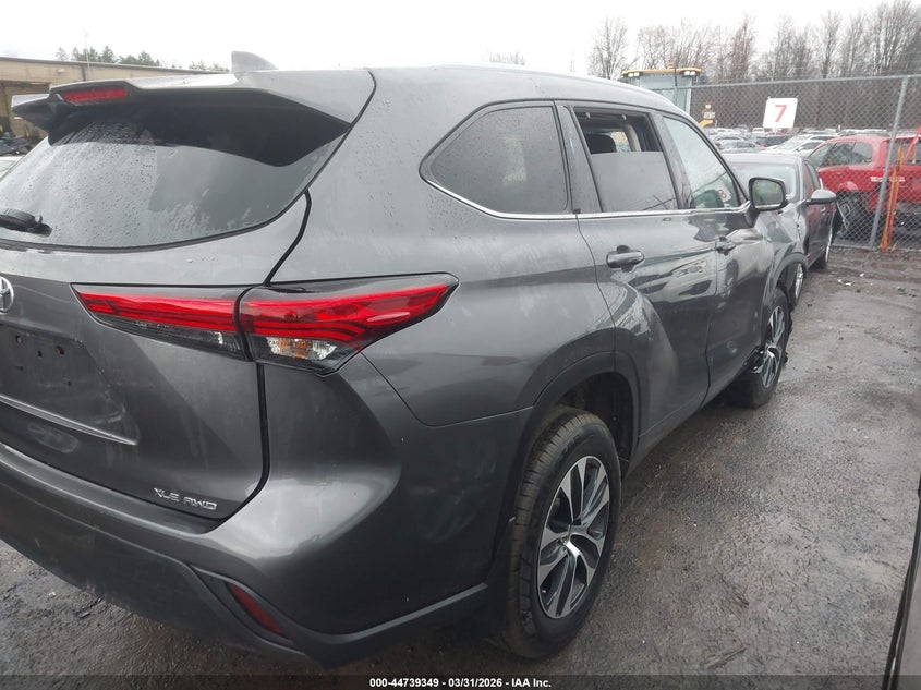 2022 Toyota Highlander VIN 5TDHZRBH6NS576051 IAAI salvage auction — FRONT END, Mv-907A (New York), sold $14,250 on 2026-07-16 (photo 4)