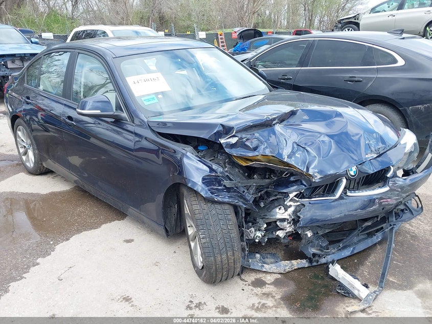 2016 BMW 3er VIN WBA8E5G55GNU21547 IAAI salvage auction — RIGHT FRONT, Wait Title, sold $500 on 2026-07-29 (photo 1)
