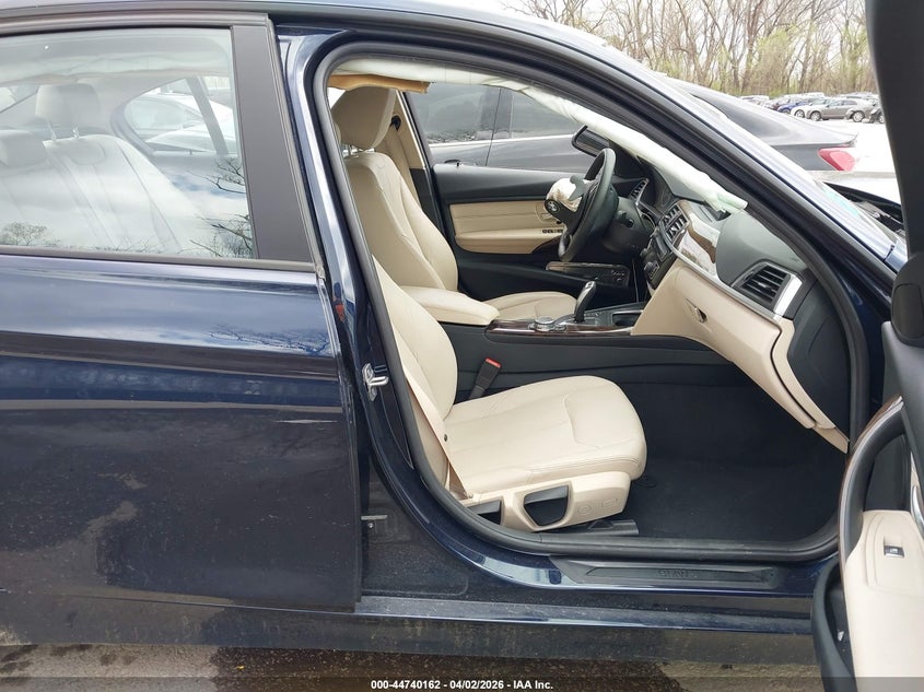 2016 BMW 3er VIN WBA8E5G55GNU21547 IAAI salvage auction — RIGHT FRONT, Wait Title, sold $500 on 2026-07-29 (photo 5)