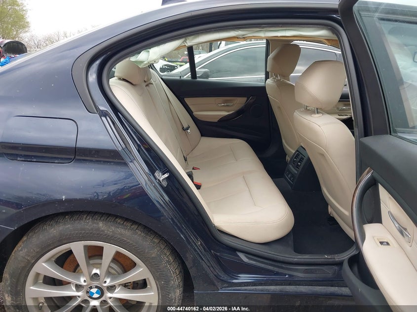 2016 BMW 3er VIN WBA8E5G55GNU21547 IAAI salvage auction — RIGHT FRONT, Wait Title, sold $500 on 2026-07-29 (photo 8)
