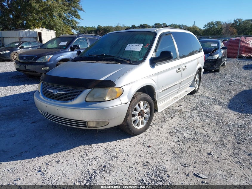 2001 Chrysler Town & country VIN 2C8GP54LX1R325529 IAAI salvage auction — RIGHT SIDE, Rebuildable (Florida), sold $300 on 2026-07-09 (photo 2)