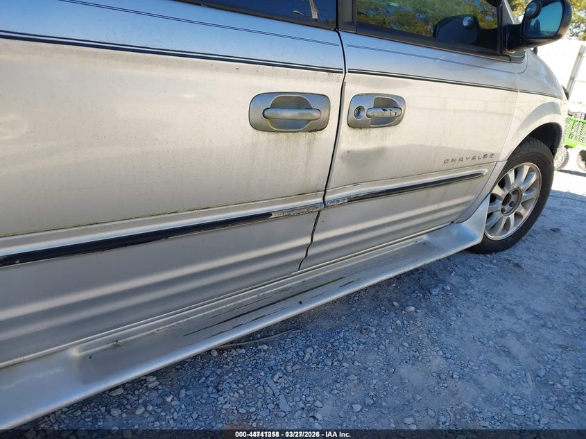 2001 Chrysler Town & country VIN 2C8GP54LX1R325529 IAAI salvage auction — RIGHT SIDE, Rebuildable (Florida), sold $300 on 2026-07-09 (photo 6)