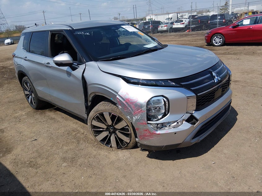 2025 Mitsubishi Outlander VIN JA4J3VA86SZ015916 — IAAI salvage auction photo