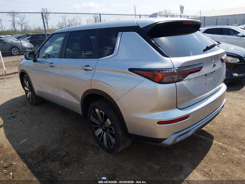 2025 Mitsubishi Outlander VIN JA4J3VA86SZ015916 IAAI salvage auction — FRONT END, Wait Title, sold $9,550 on 2026-08-24 (photo 3)