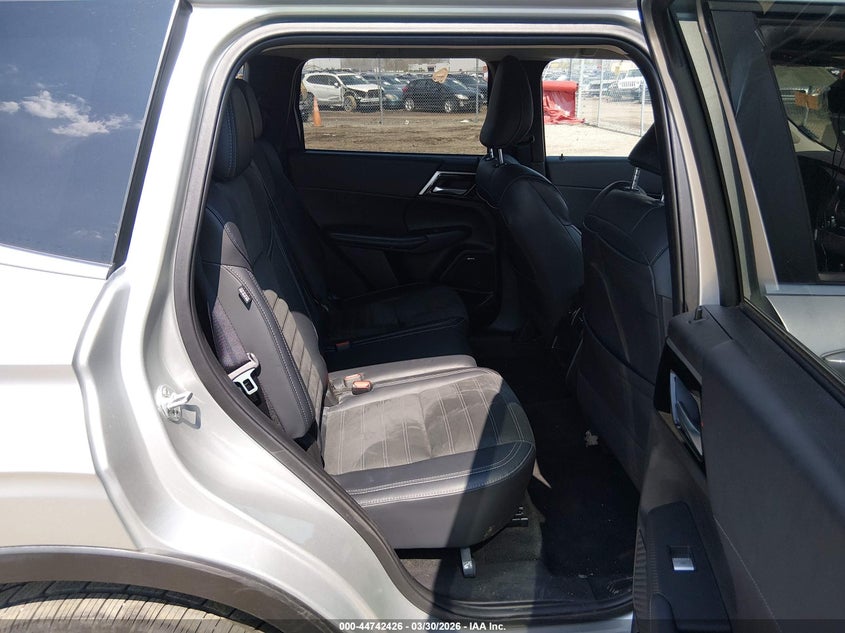 2025 Mitsubishi Outlander VIN JA4J3VA86SZ015916 IAAI salvage auction — FRONT END, Wait Title, sold $9,550 on 2026-08-24 (photo 8)