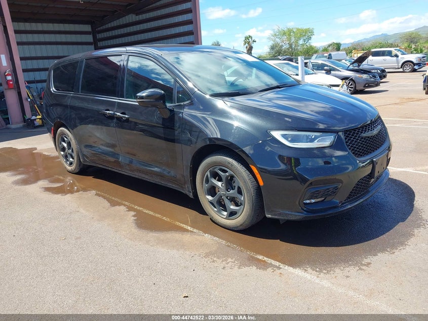 2022 Chrysler Pacifica VIN 2C4RC1L7XNR214231 IAAI salvage auction — WATER/FLOOD, Wait Title, sold $3,175 on 2026-08-18 (photo 1)