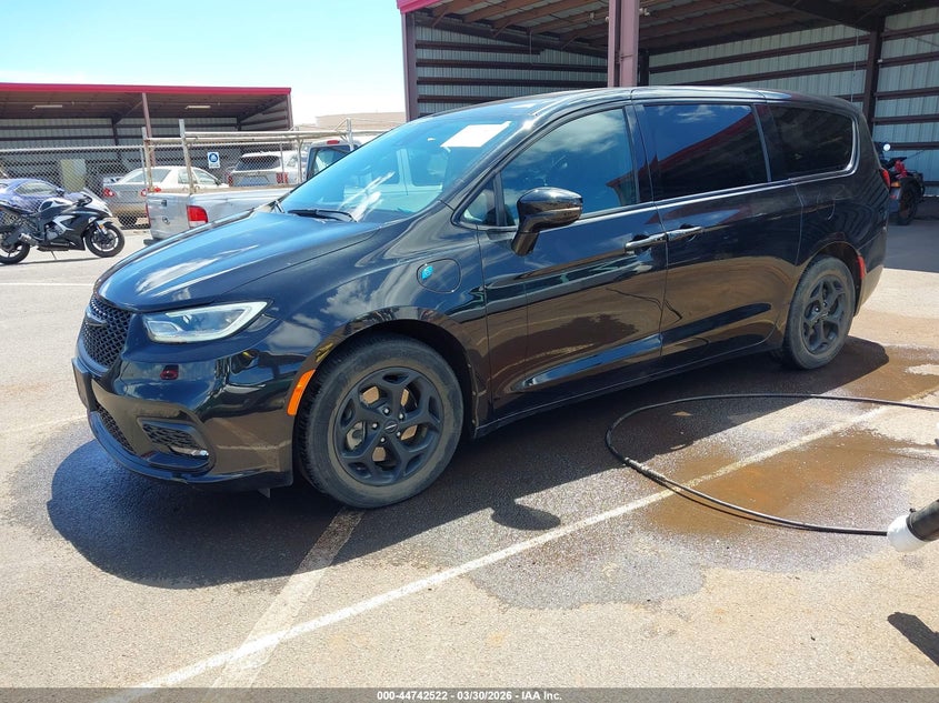 2022 Chrysler Pacifica VIN 2C4RC1L7XNR214231 IAAI salvage auction — WATER/FLOOD, Wait Title, sold $3,175 on 2026-08-18 (photo 2)