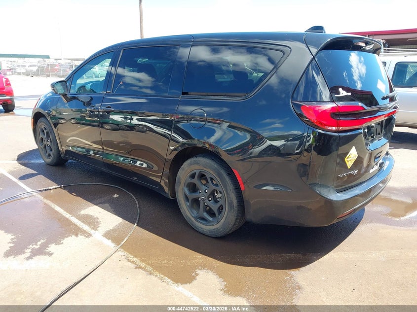 2022 Chrysler Pacifica VIN 2C4RC1L7XNR214231 IAAI salvage auction — WATER/FLOOD, Wait Title, sold $3,175 on 2026-08-18 (photo 3)