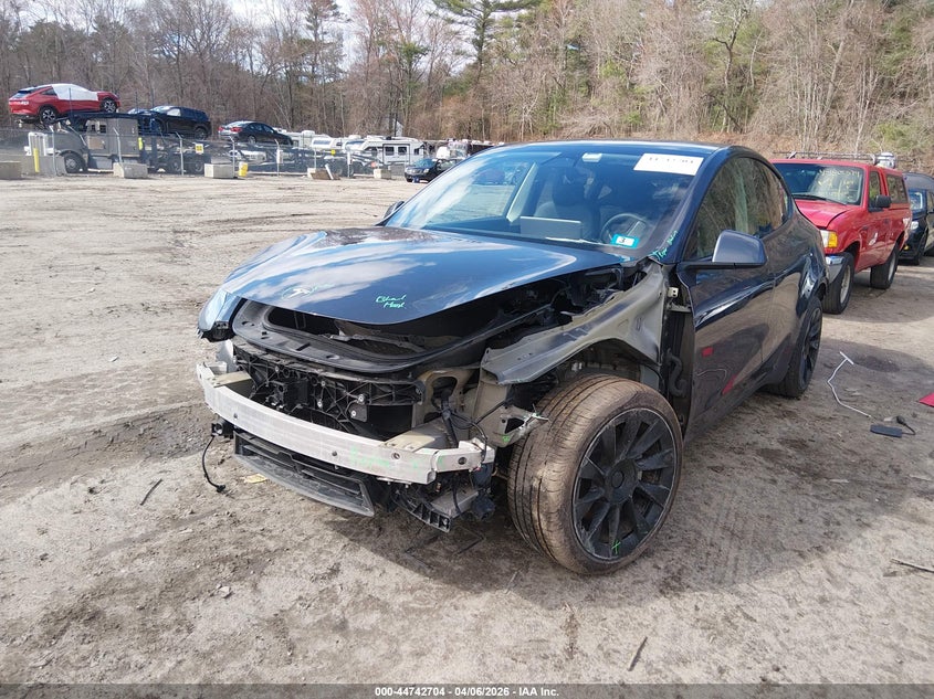 2021 Tesla Model y VIN 5YJYGDEE3MF184528 IAAI salvage auction — FRONT & REAR, Salvage (New Hampshire), sold $6,700 on 2026-07-23 (photo 2)