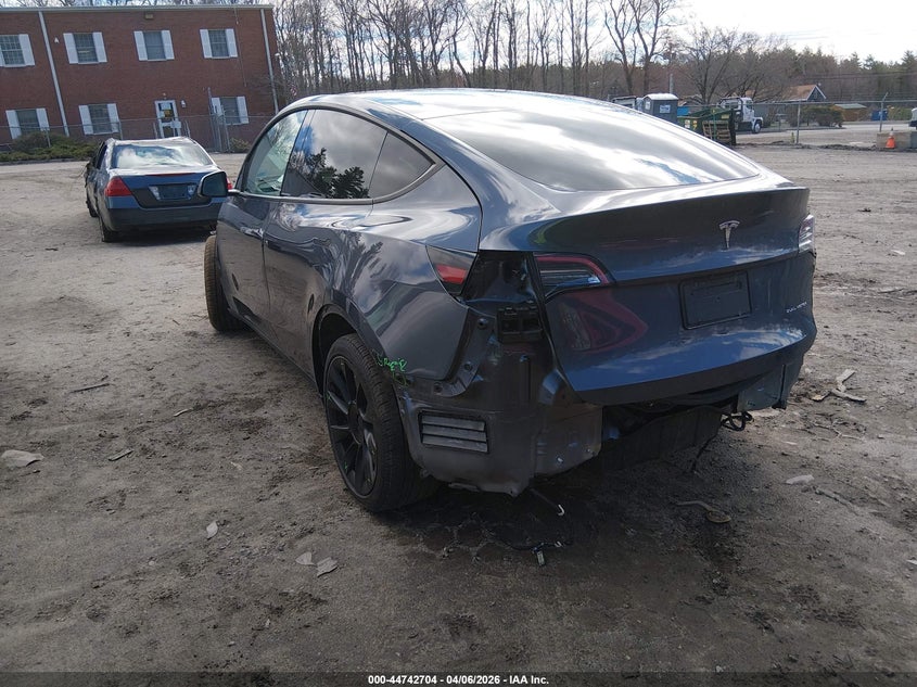 2021 Tesla Model y VIN 5YJYGDEE3MF184528 IAAI salvage auction — FRONT & REAR, Salvage (New Hampshire), sold $6,700 on 2026-07-23 (photo 3)