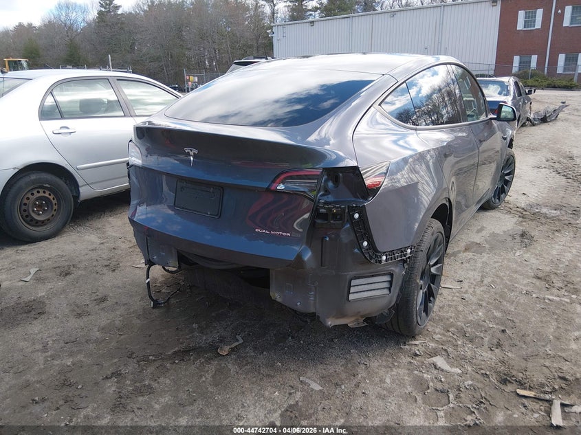 2021 Tesla Model y VIN 5YJYGDEE3MF184528 IAAI salvage auction — FRONT & REAR, Salvage (New Hampshire), sold $6,700 on 2026-07-23 (photo 4)