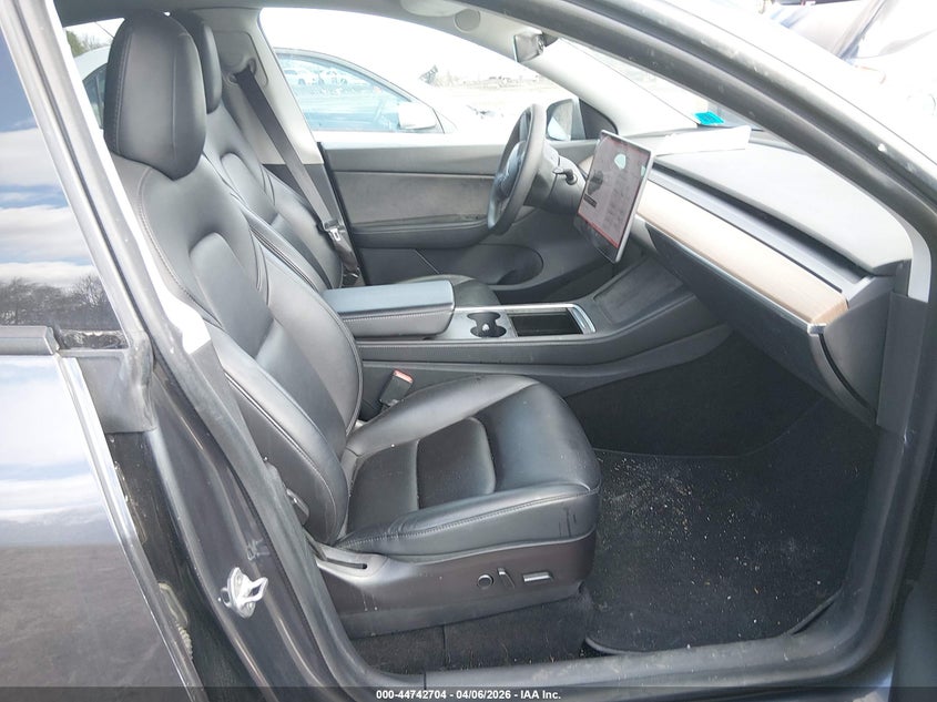 2021 Tesla Model y VIN 5YJYGDEE3MF184528 IAAI salvage auction — FRONT & REAR, Salvage (New Hampshire), sold $6,700 on 2026-07-23 (photo 5)