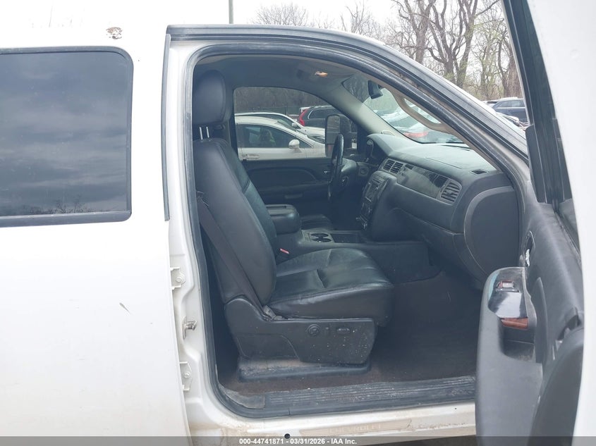 2008 Chevrolet Silverado 2500 VIN 1GCHK23608F219865 IAAI salvage auction — REAR END, Salvage (Missouri), sold $2,850 on 2026-07-20 (photo 5)