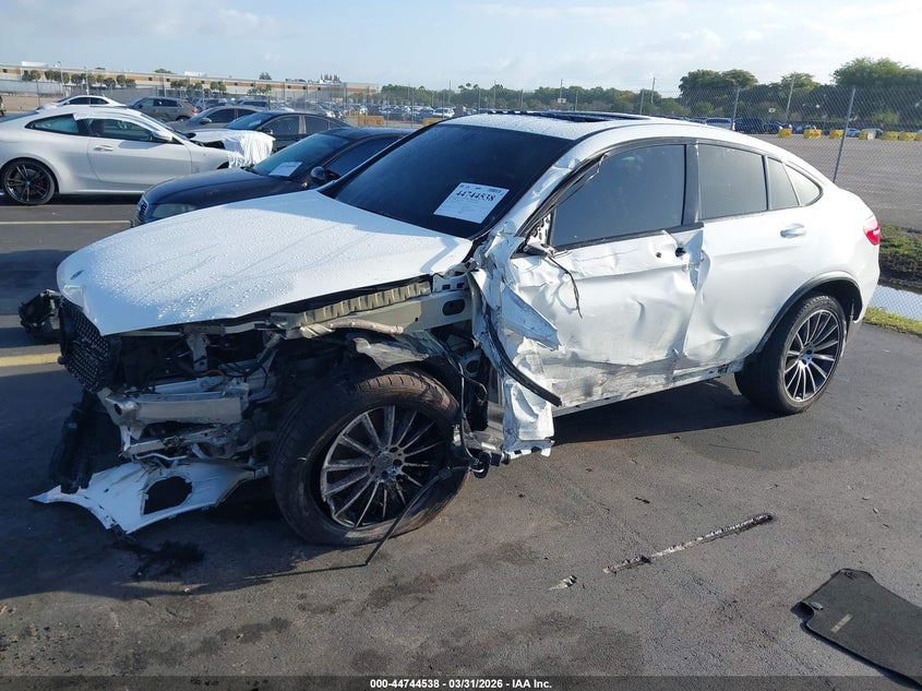 2019 Mercedes-benz Glc class VIN WDC0J4KB4KF661401 IAAI salvage auction — LEFT & RIGHT, Rebuildable (Florida), sold $5,700 on 2026-10-15 (photo 2)