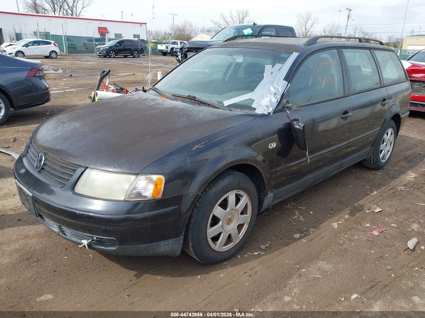2000 Volkswagen Passat VIN WVWND23B3YE324710 IAAI salvage auction — FRONT END, Salvage (Ohio), sold $325 on 2026-08-12 (photo 2)