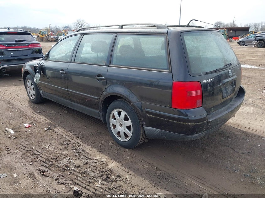 2000 Volkswagen Passat VIN WVWND23B3YE324710 IAAI salvage auction — FRONT END, Salvage (Ohio), sold $325 on 2026-08-12 (photo 3)