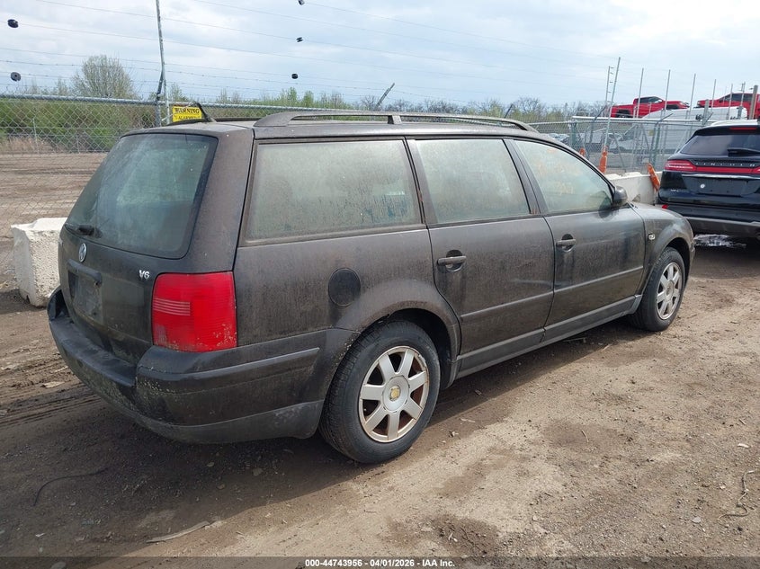 2000 Volkswagen Passat VIN WVWND23B3YE324710 IAAI salvage auction — FRONT END, Salvage (Ohio), sold $325 on 2026-08-12 (photo 4)