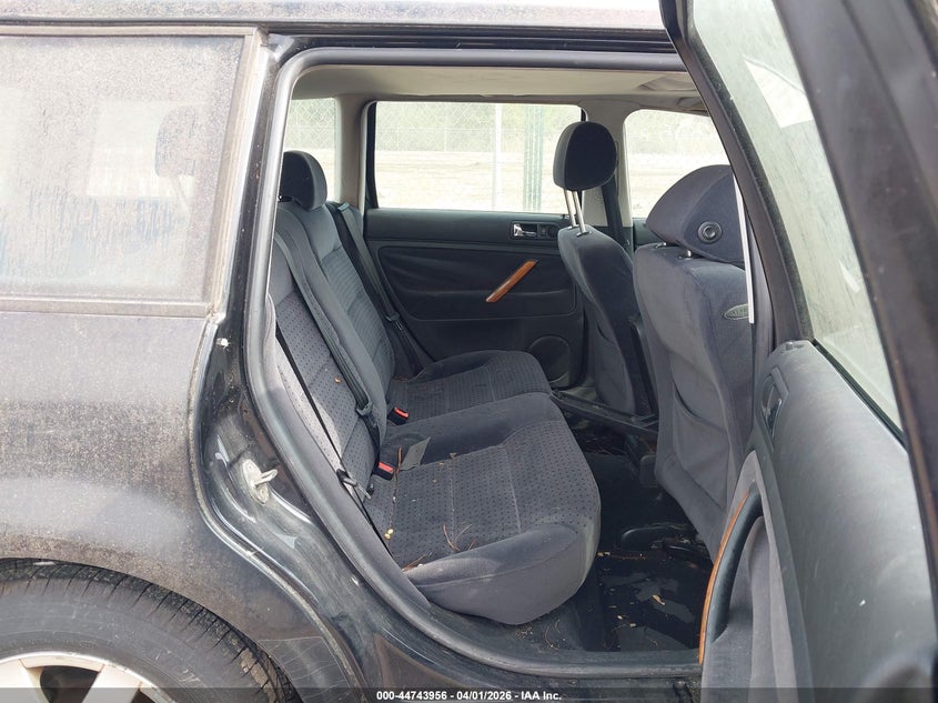 2000 Volkswagen Passat VIN WVWND23B3YE324710 IAAI salvage auction — FRONT END, Salvage (Ohio), sold $325 on 2026-08-12 (photo 8)