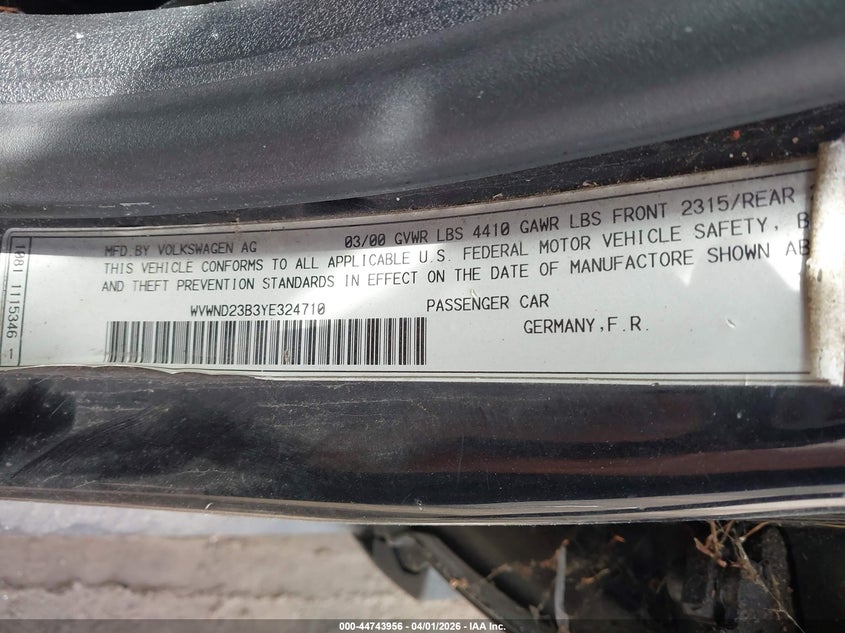 2000 Volkswagen Passat VIN WVWND23B3YE324710 IAAI salvage auction — FRONT END, Salvage (Ohio), sold $325 on 2026-08-12 (photo 9)