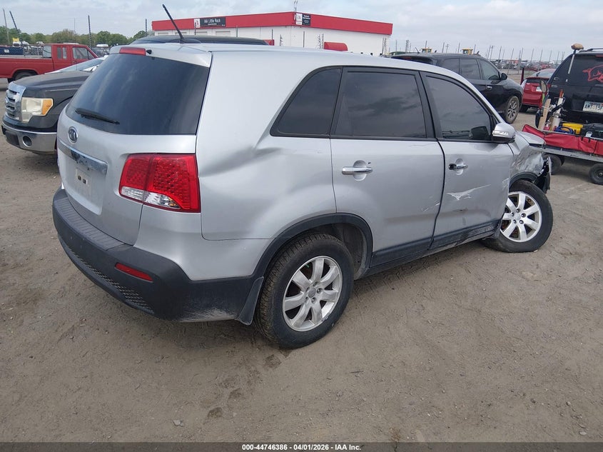 2012 Kia Sorento VIN 5XYKT4A15CG289650 IAAI salvage auction — RIGHT SIDE, Wait Title, sold $900 on 2026-07-29 (photo 4)