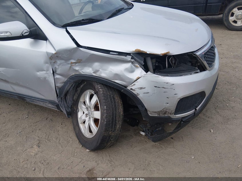 2012 Kia Sorento VIN 5XYKT4A15CG289650 IAAI salvage auction — RIGHT SIDE, Wait Title, sold $900 on 2026-07-29 (photo 6)