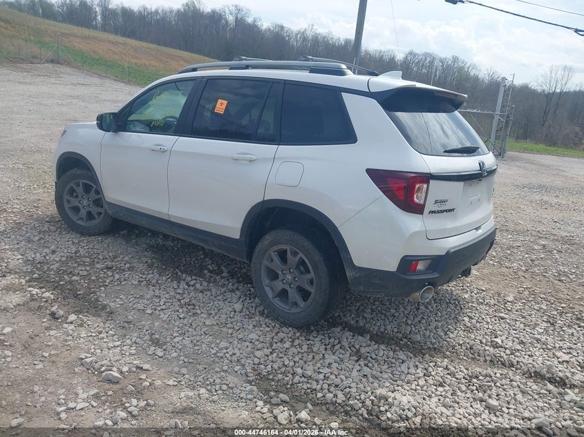 2025 Honda Passport VIN 5FNYF8H64SB015002 IAAI salvage auction — BIOHAZARD/CHEMICAL, Wait Title, sold $5,700 on 2026-07-25 (photo 3)