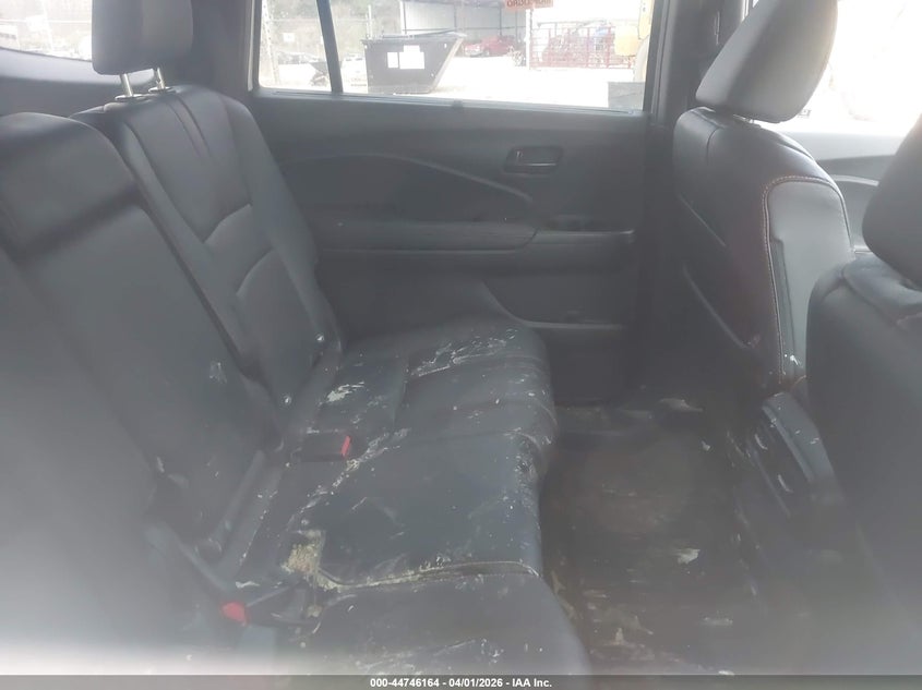 2025 Honda Passport VIN 5FNYF8H64SB015002 IAAI salvage auction — BIOHAZARD/CHEMICAL, Wait Title, sold $5,700 on 2026-07-25 (photo 8)