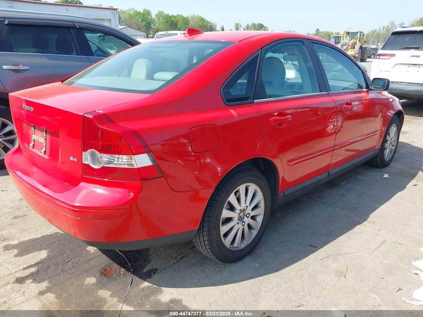 2005 Volvo S40 VIN YV1MS382X52089925 IAAI salvage auction — NORMAL WEAR, Clear (Michigan), sold $1,225 on 2026-07-13 (photo 4)